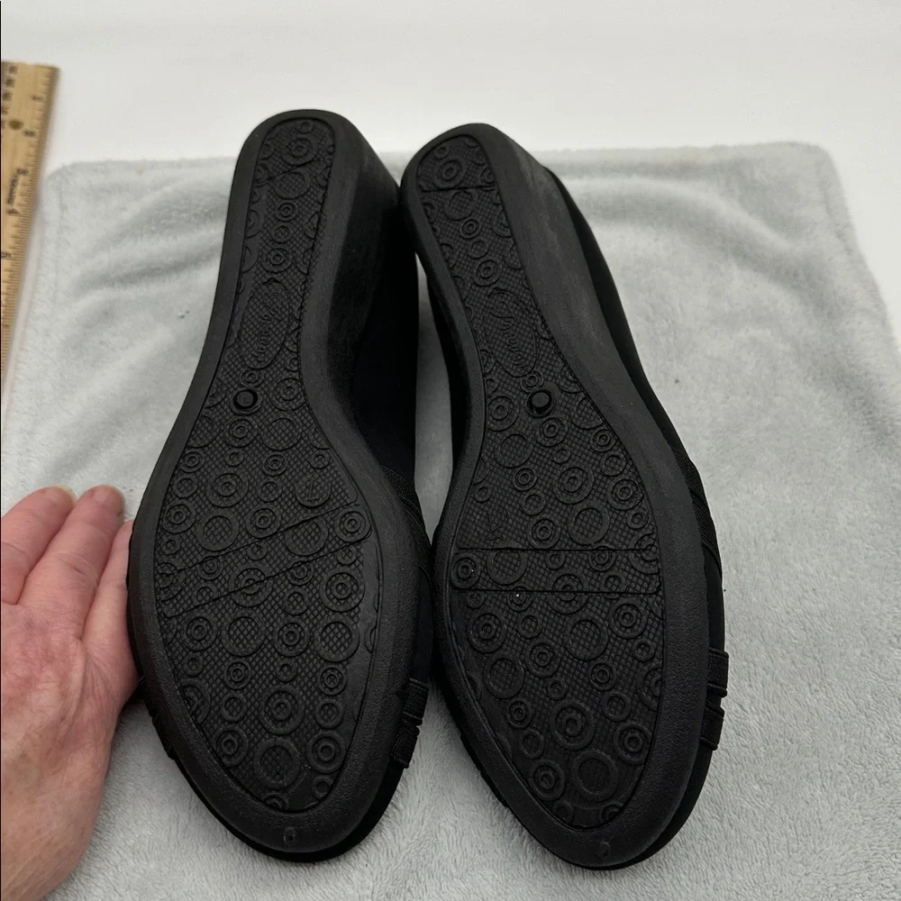 Forever Comfort Women’s Black Slip-on 1.5” Wedge Heeled Shoes Size 7 - Picture 7 of 8